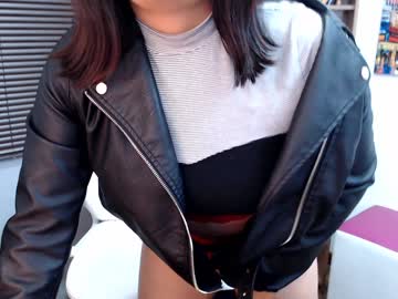 หี ให ย่ Busty young woman is very horny and squirts on the street    Miriam Prado