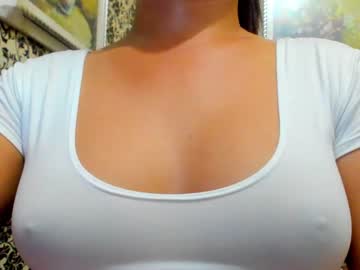 xxxx สาว นม ใหญ่ Busty shows her big areolas while she types in a keyboard