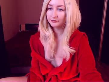 หี ใหญ่ ๆ ๆ Blonde cam girl shows her big tits live