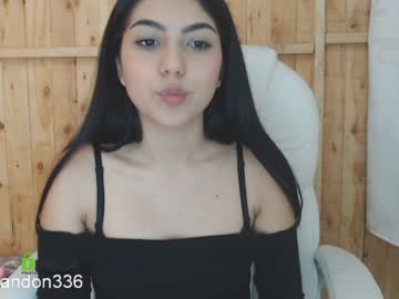 สาว นม ให ญ Pretty young girl masturbate in toilet for a webcam show