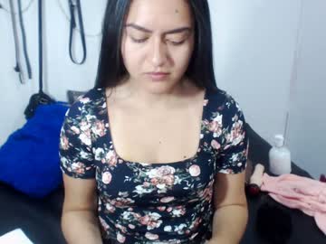 หนัง โป้ สาว นม ใหญ่ Busty brunette hottie masturbates with dildo on cam