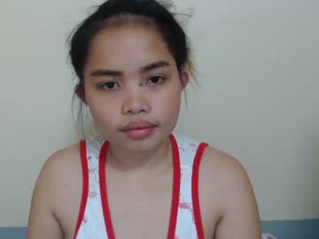 เย ด นม ใหญ่ Asian schoolgirl fucked next to s  m 