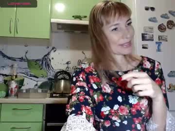 นม ใหญ่ xx Sexy tiny babe Bambi Brooks bangs at the kitchen